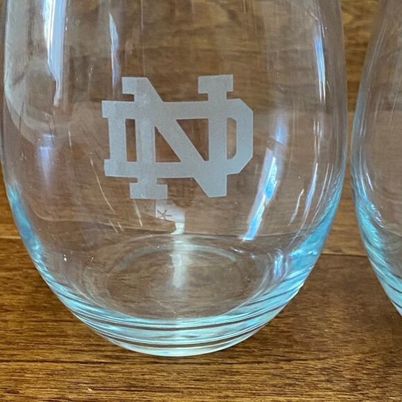 NOTRE DAME Wine Glasses 21oz - Picture 2 of 4